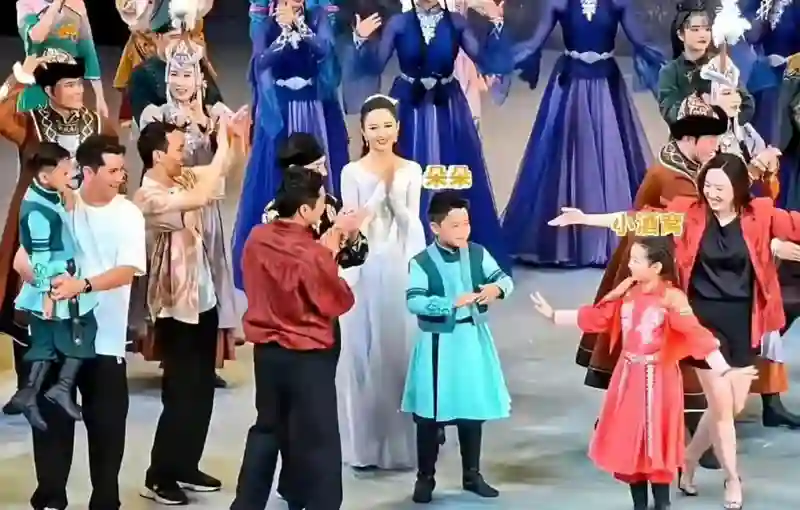 明星带娃过暑假，孙俪一家上山下海，董璇女儿跳舞惊艳，钟丽缇女儿似明星