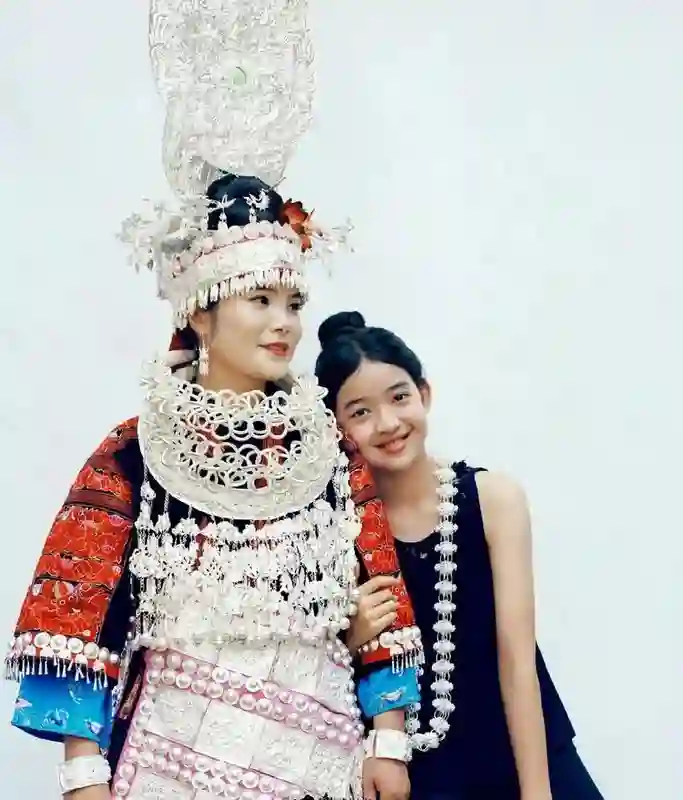 45岁聂远带女儿回老家镇远！12岁天天美上热搜，网友：最美星二代