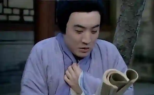 他入戏太深自诩是贾宝玉，追求陈晓旭被拒，32岁酗酒暴病永远离开