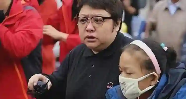 “骗”了我们30年，韩红父亲竟是家喻户晓的他，难怪都不敢得罪她