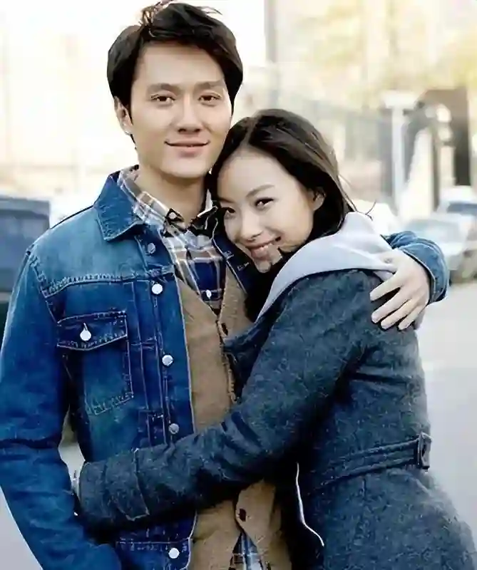 冯绍峰带女友和李治廷聚餐，女友正脸曝光，全脸整容科技感十足
