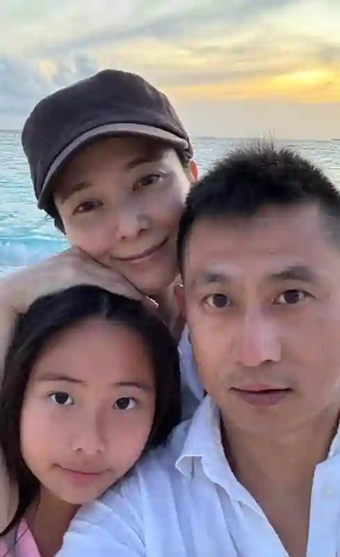 明星带娃过暑假，孙俪一家上山下海，董璇女儿跳舞惊艳，钟丽缇女儿似明星