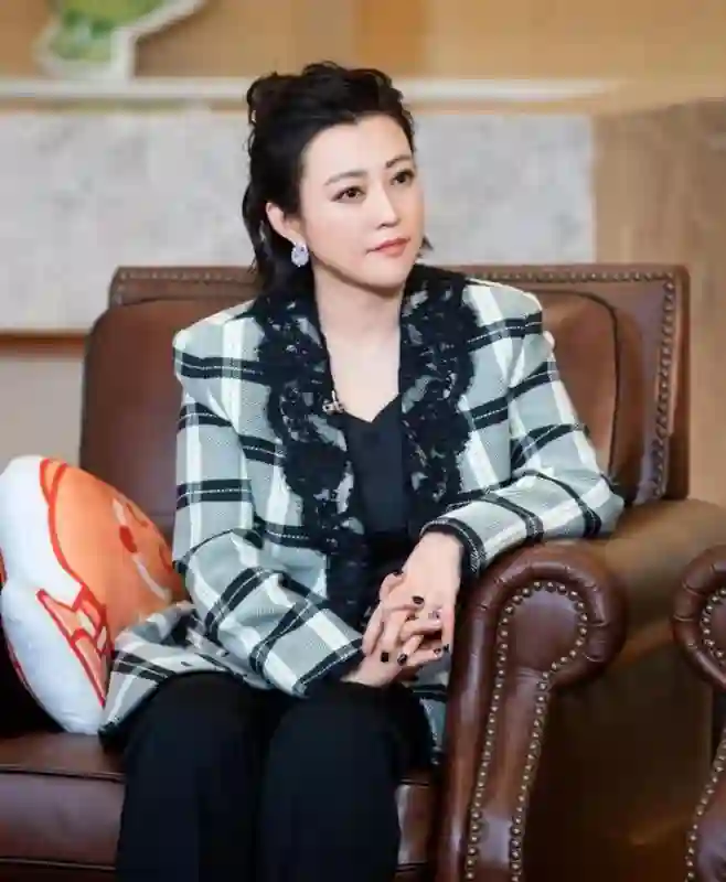 郝蕾一句话，扯下了内娱最后一丝“体面”，邓超成众矢之的