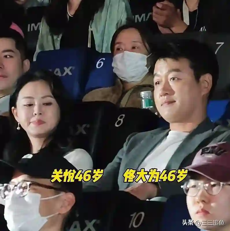 关悦变样，脸部略肿，法令纹显现，网友：自然衰老也不错