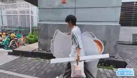 高颜值、有能力，咖啡店都是这样的员工就好了…