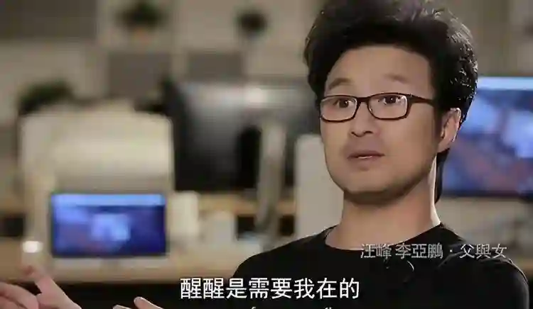 章子怡母女观看《酱园弄》首映，10岁醒醒超可爱，陈可辛为其让座
