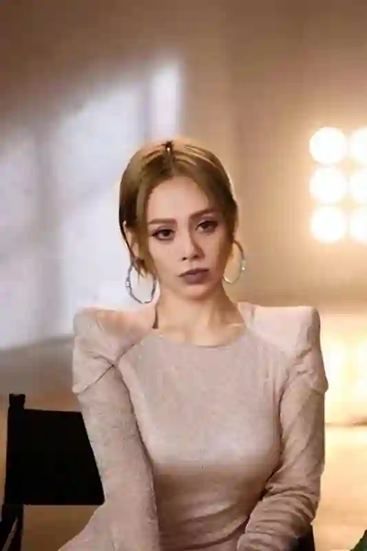 离婚两年，汪峰用求婚规格给宁静庆生，彻底撕碎章子怡最后的体面