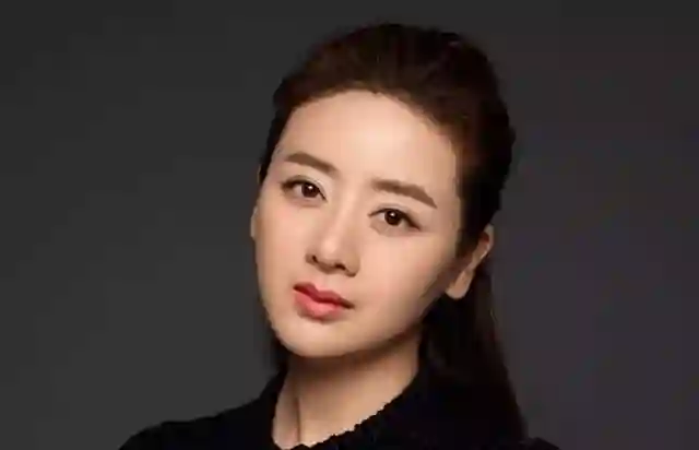 她靠一部剧吃一辈子，二婚嫁给“穷小子”，如今丈夫红到令人嫉妒