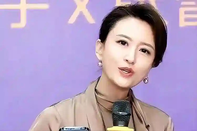 嫁70岁富翁？包养4个男人？曾是央视女主持私生活谣言有多离谱？