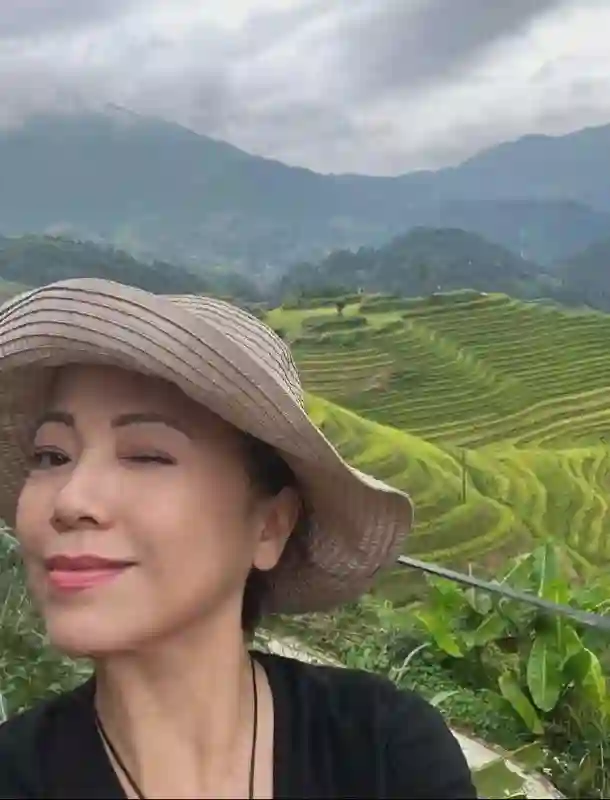 邓萃雯：6岁被父母抛弃，因恋情事业跌入谷底，59岁活出自己