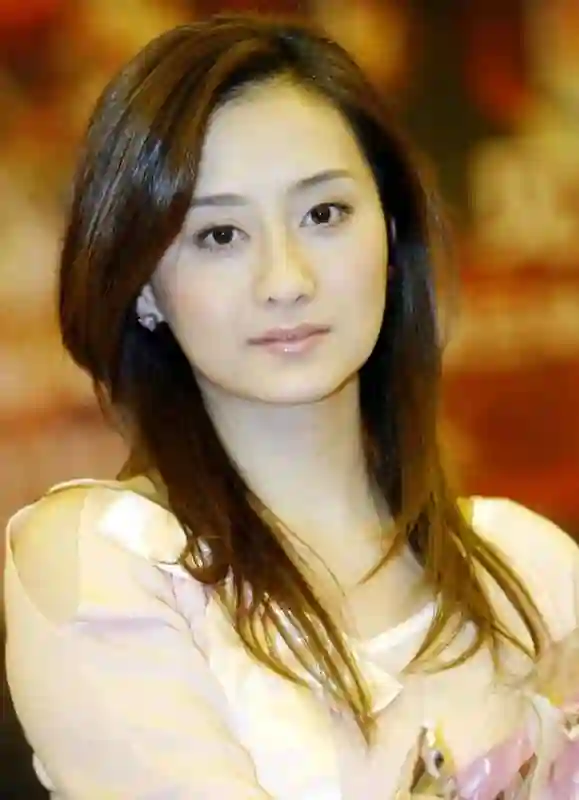 离婚8年后，51岁的陈德容感慨：爱情既没意思也没用，浪费时间