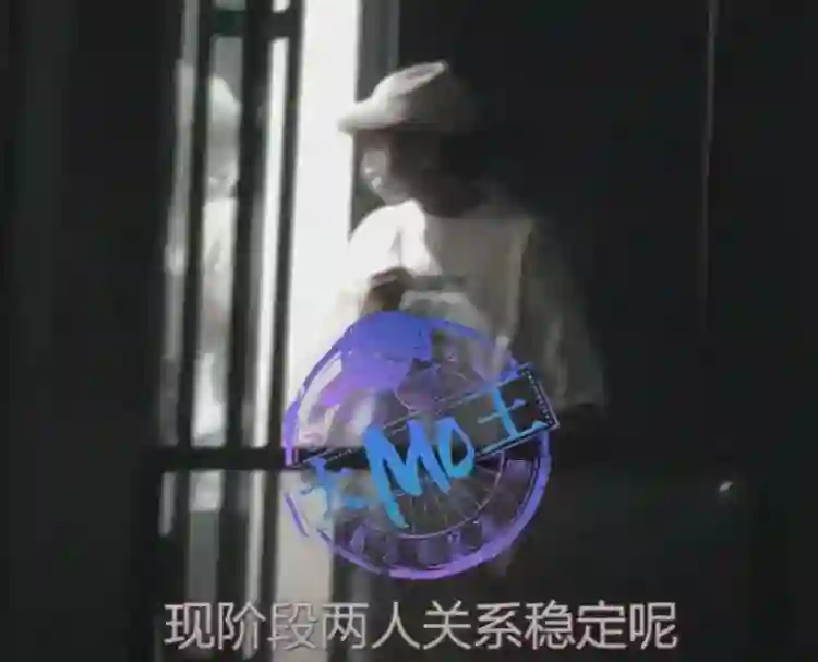 魏大勋和秦岚没分手！同是姐弟恋，男方爸对杨幂秦岚态度完全不同