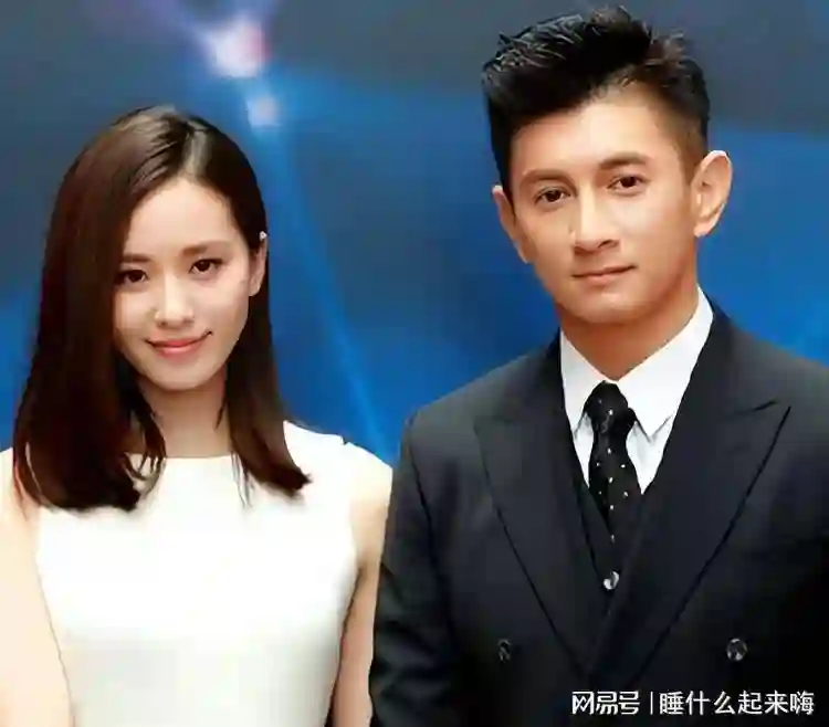 离婚风波后罕见同框!刘诗诗吴奇隆带儿子出行,全程无交流似陌生人