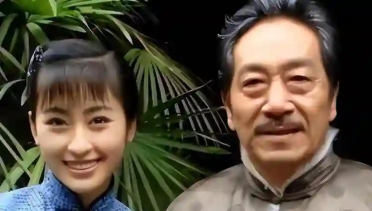 恩爱了11年，79岁的王奎荣开始衰老萎缩，42岁的饶芯语正绚烂如花