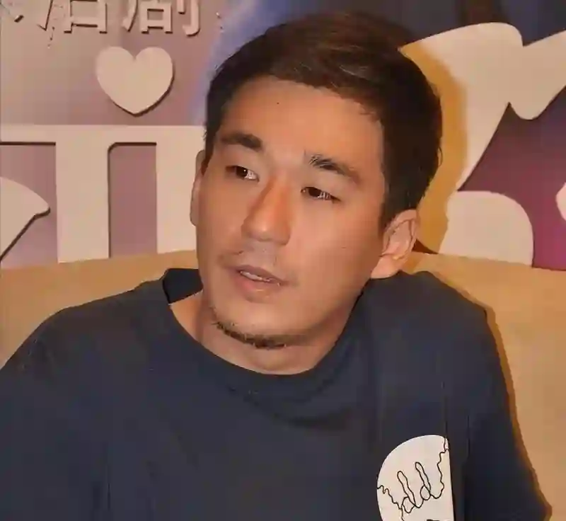 邓婕现状：离婚协议成她心中痛楚，继子不成器，养女愈发似丈夫