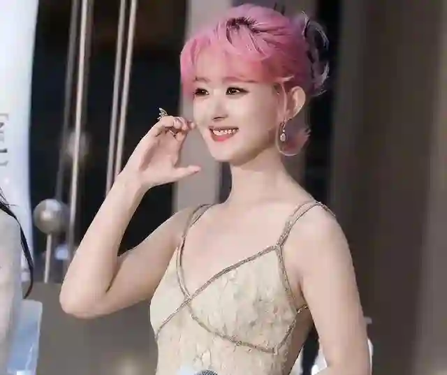 一手好牌打稀烂！收视女王果然够“狂”，央媒这一次都看不下去了