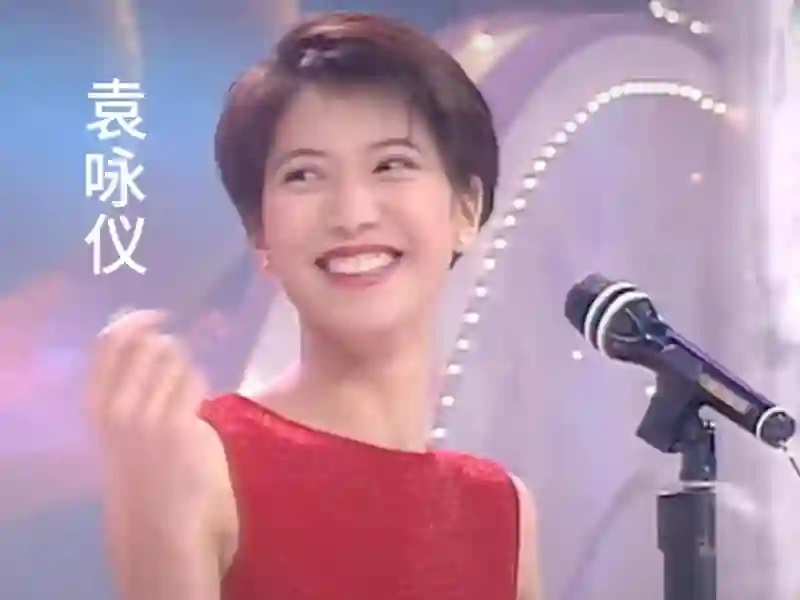 53岁袁咏仪素颜现身街头，冻龄气质引网友惊呼：这才是最美港姐！