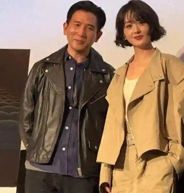 前脚赵丽颖刚被曝光恋情，后脚冯绍峰就有新动作，陈晓彻底输了