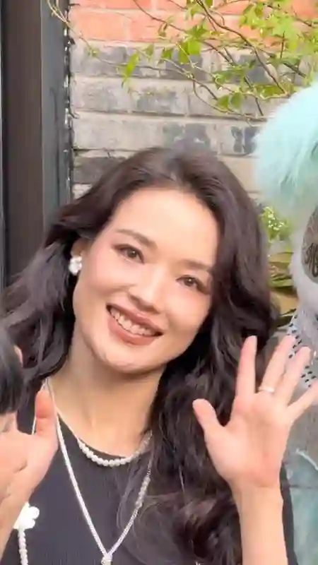 舒淇越来越有韵味了！49岁生图状态惊艳，年近半百仍似少女
