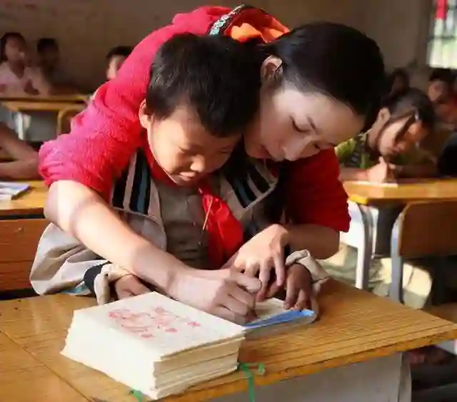 江一燕携夫走红毯，到处认干爹的茶艺大师，如今想靠浪姐“洗白”