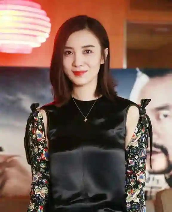 被曝隐婚两次仍“默不作声”！这一次，宋佳彻底不顾及所谓体面了