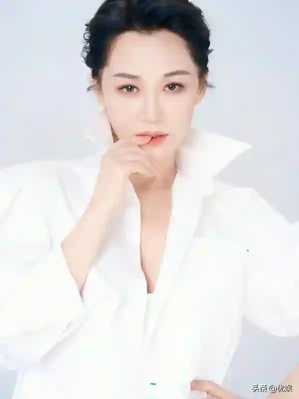 岁月成就美丽韵，年龄无碍风采增，细数迷人女星魅力