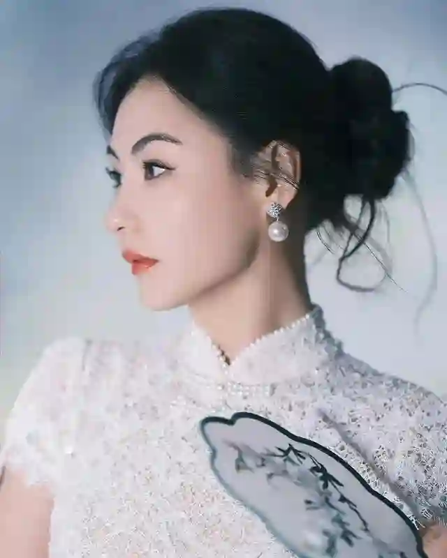 张柏芝“变脸”真相曝光，网友却集体叫好：44岁的她活得太爽了！