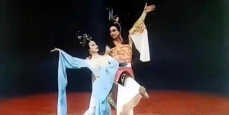 刘亦菲母亲刘晓莉：长得比女儿还漂亮，两婚两离，66岁单身也幸福