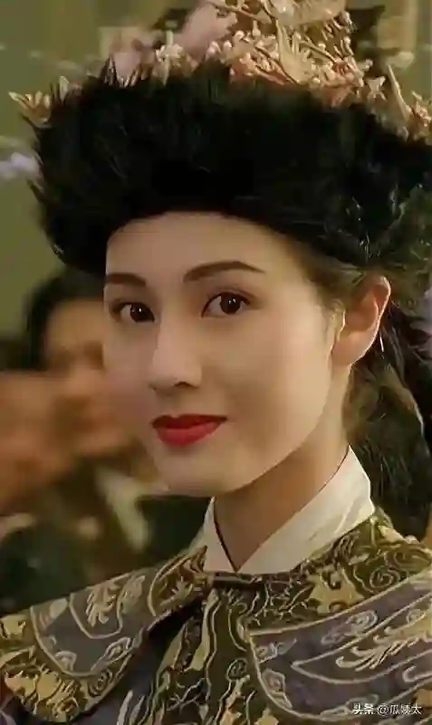 李嘉欣的儿子真的一点都没有继承到母亲的优点，12岁穿得像老干部
