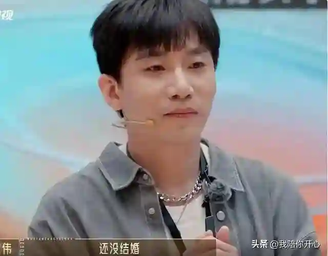 王鸥生娃已一年多，何九华近日首次在节目中回应：我还没有结婚！