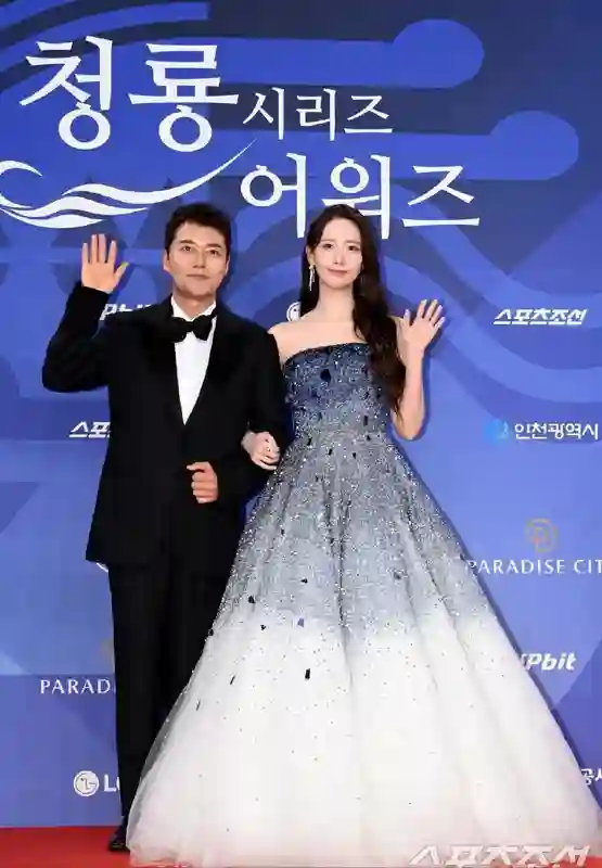 韩国青龙奖：IU拿视后美如初恋，李惠利变黑<em>魔女</em>，朴宝剑帅回巅峰
