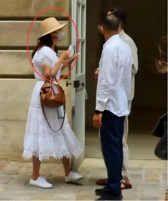 林志玲3岁儿子身高惊人，老公空手让老婆背大包，志玲被“日化”