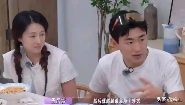 朱丹讲：姐姐搂弟弟像妈妈抱儿子，有谁注意何猷君？不留一点情面