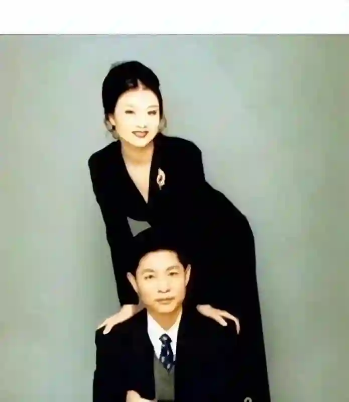 没想到“销声匿迹”11年，与丈夫相约丁克的宋祖英，已成人生赢家