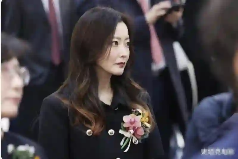 48岁金喜善现身：自然老去太真实，20年前美貌“惊艳”全场