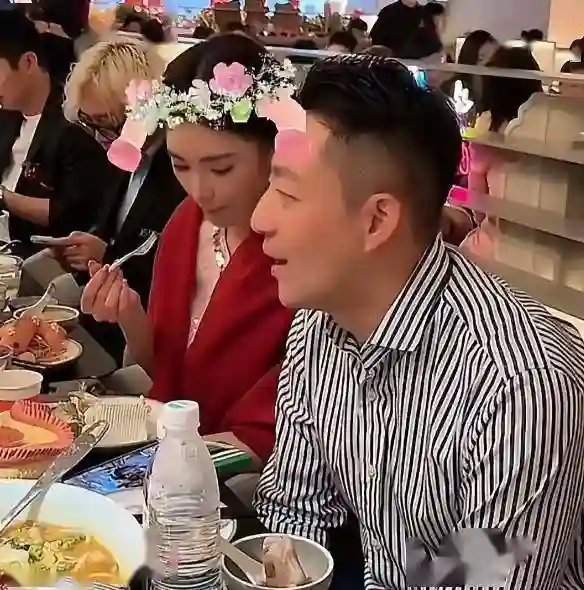 作妖的她，不该来的他，和“消失”的他们，成为汪小菲婚礼上的劫