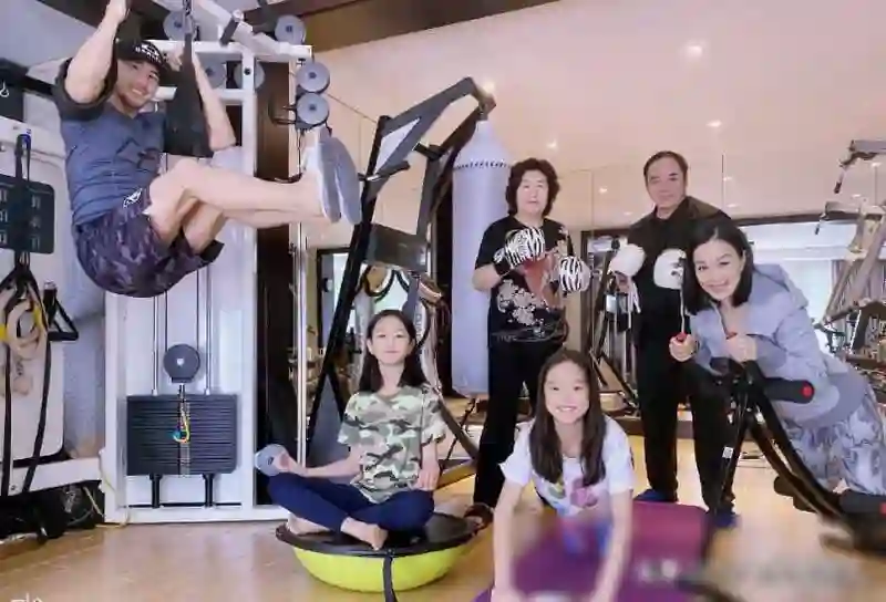 钟丽缇健身遭吐槽，肥胖臃肿似大妈，女神形象已不复存在