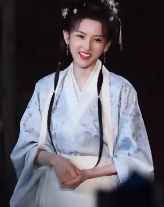蒋欣减肥被怼，宋祖儿瘦成杆，内娱“病态”审美被马丽一句话戳穿