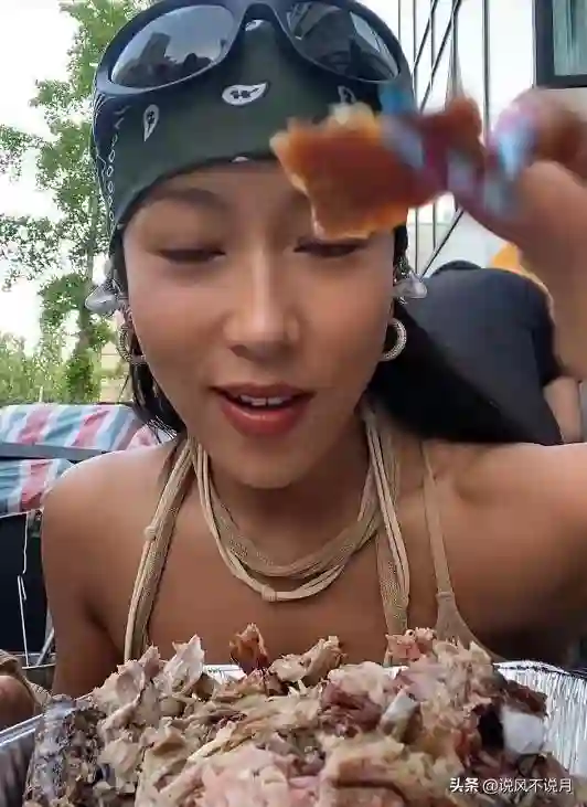 哭穷炫富，“知三当三”，装了10年的吉克隽逸，还是“自食恶果”