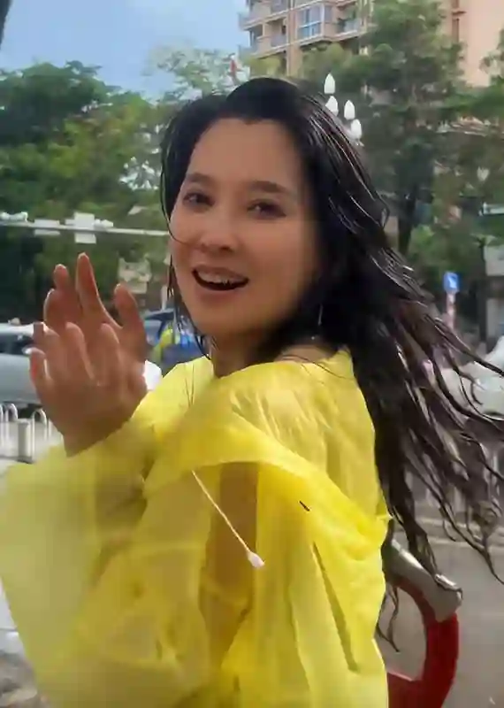 汪峰宁静庆生十指紧扣，撕开章子怡伤疤，森林北实惨