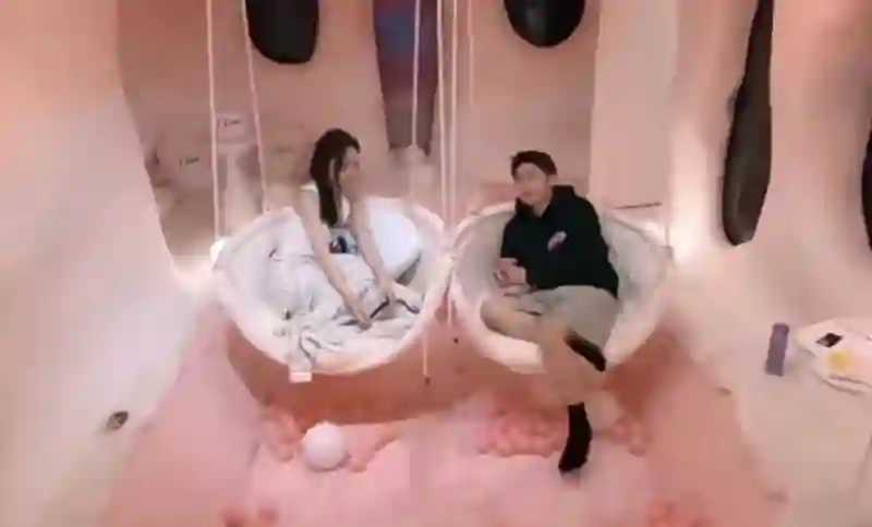 被骂了两年，他俩要结婚了？