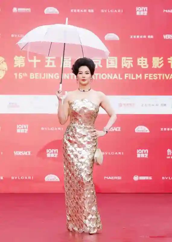 争奇斗艳的北影节红毯女明星们