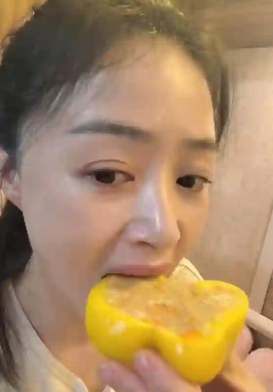 蒋欣减肥被怼，宋祖儿瘦成杆，内娱“病态”审美被马丽一句话戳穿