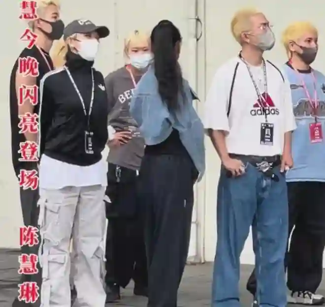 52岁陈慧琳红馆炸场！半个香港娱乐圈出动，才知道她有多狠