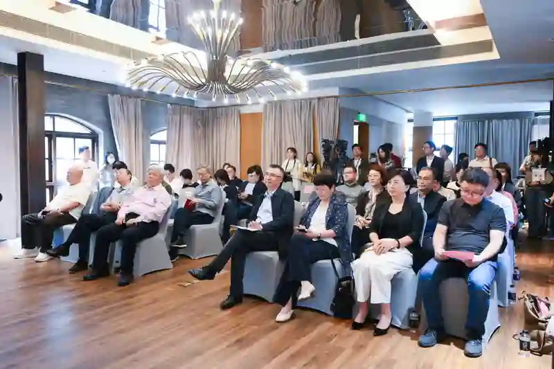 访谈 | 聂震宁、马国仓、欧阳黔森、汤素兰等名家共话AI时代文学创作出版新可能