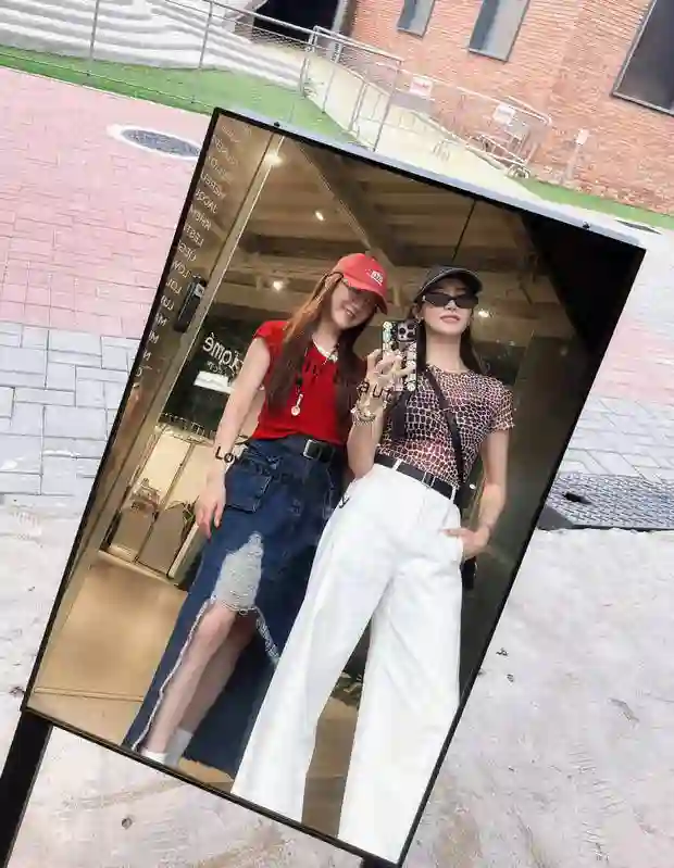 宋茜陈梦同框晒合影！外出享美食互动温馨，心情大好状态佳