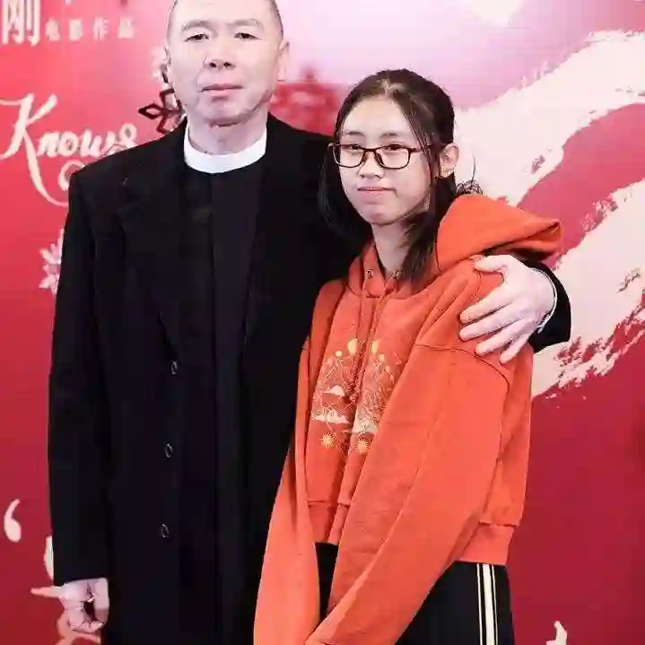 徐帆对冯小刚的“隐忍”，扯下了多少娱乐圈夫妻的“遮羞布”