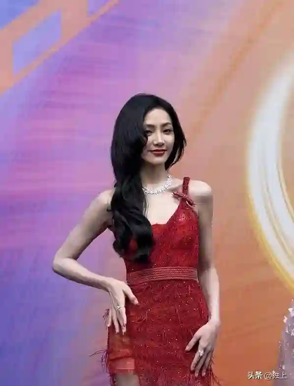 重庆这晚：张雨绮身材走样，佟丽娅、蒋依依绝美，李雪琴嘴好怪