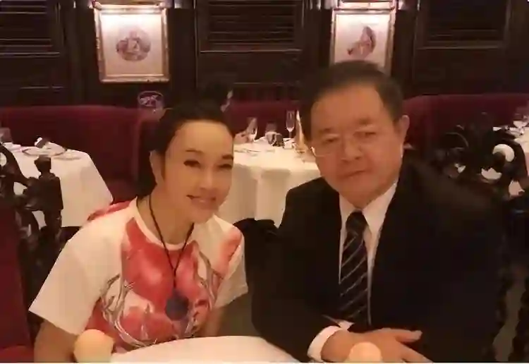 直到孙俪被爆移民，我才明白，这9位拒改国籍的艺人有多“清醒”