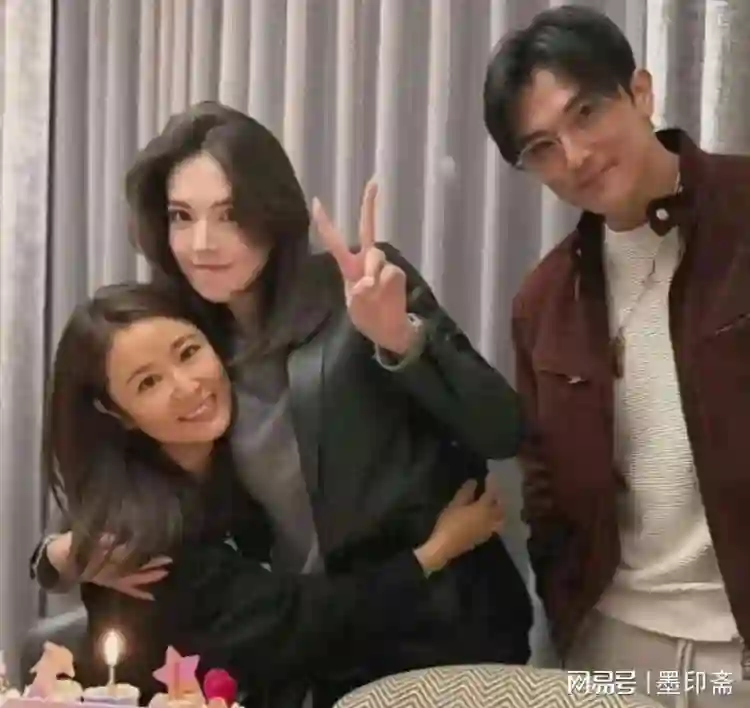 林心如许玮甯参加聚会，霍建华邱泽融入老婆<em>圈子</em>，阵容豪华太养眼